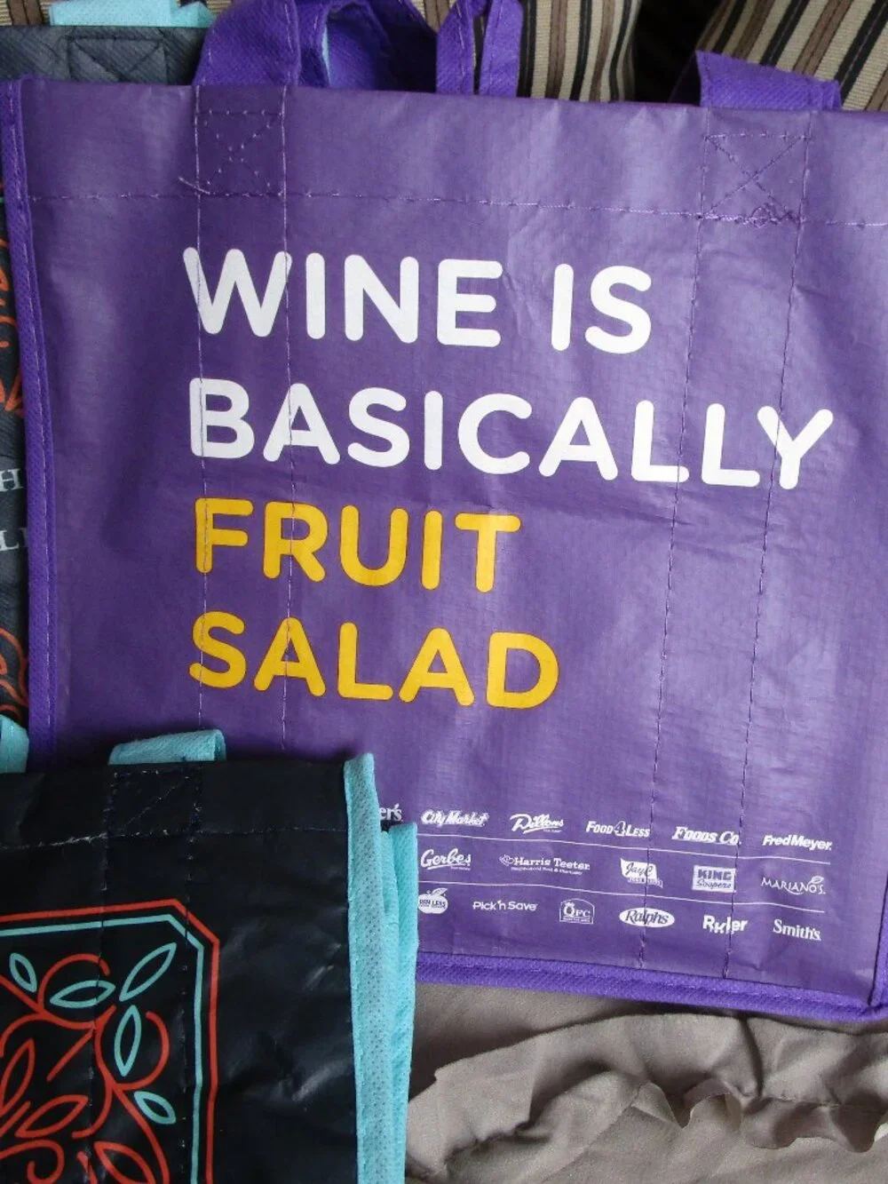 lot of wine bottle shopping bags
